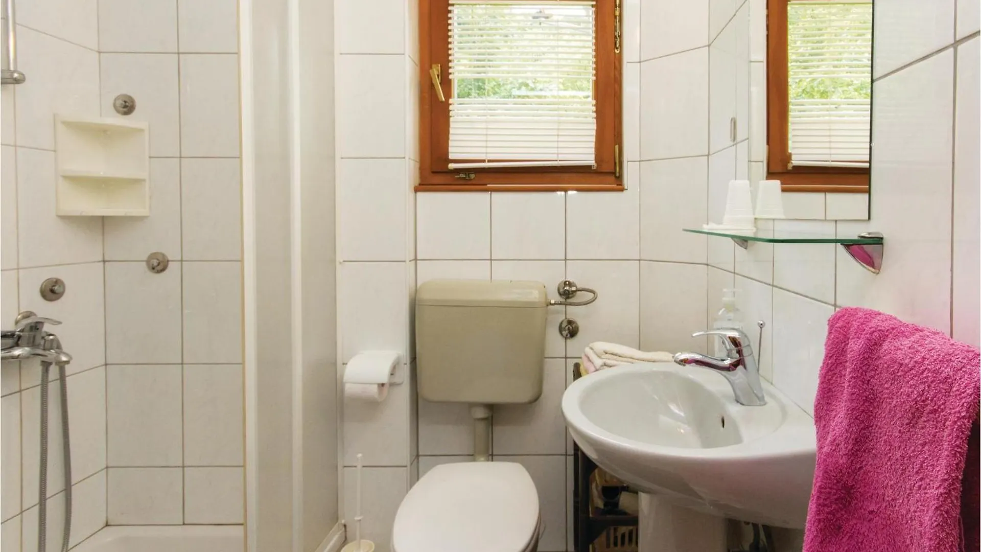 3 Bedroom Lovely Home In Blazevci 0*,